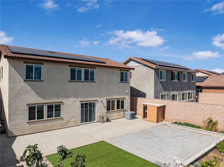 15597 Parry Peak Drive, Fontana