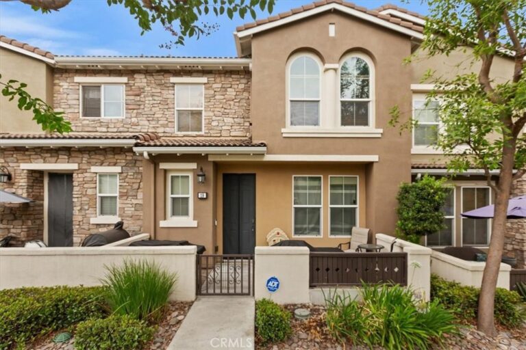 15723 Parkhouse #19, Fontana