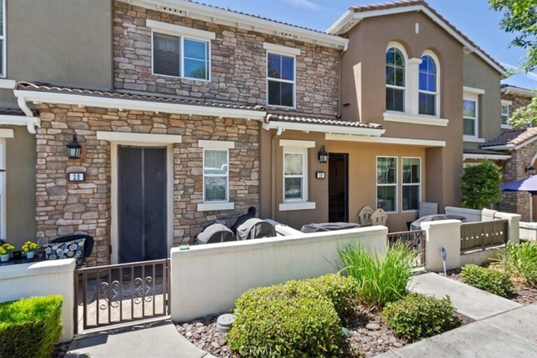 15723 Parkhouse #19, Fontana
