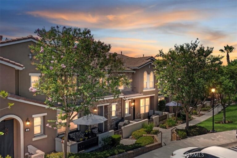 15723 Parkhouse #19, Fontana