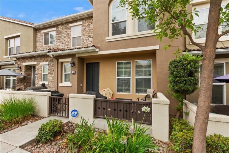 15723 Parkhouse #19, Fontana