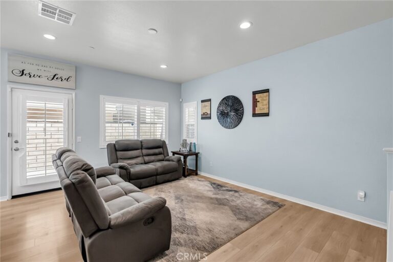 16064 Symphony Lane, Fontana