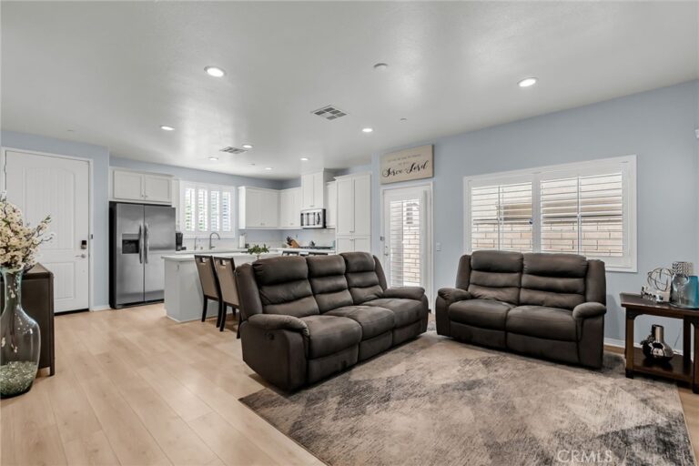 16064 Symphony Lane, Fontana