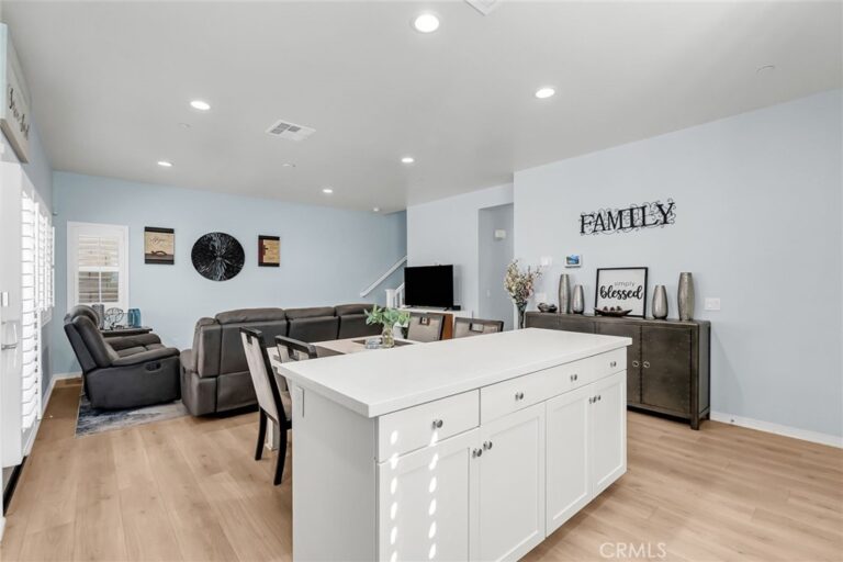 16064 Symphony Lane, Fontana