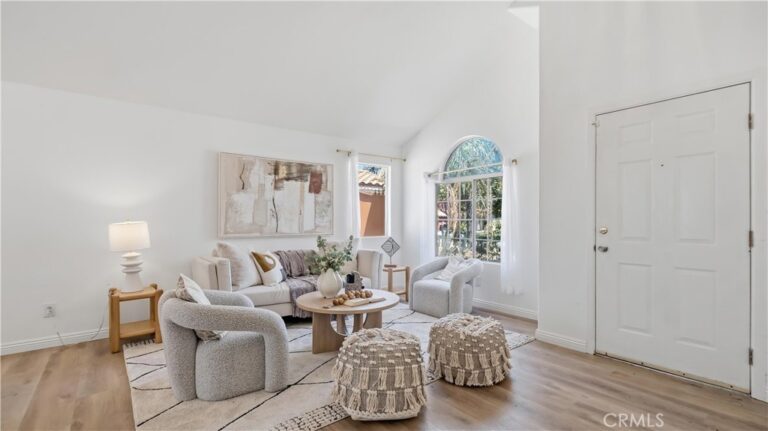 16145 Seville, Fontana