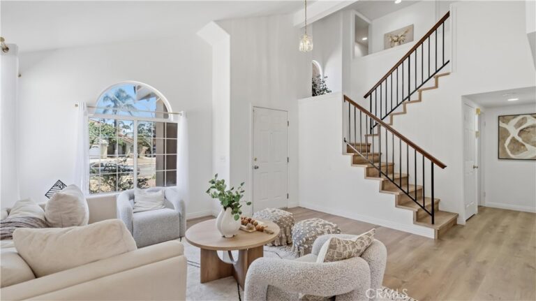 16145 Seville, Fontana