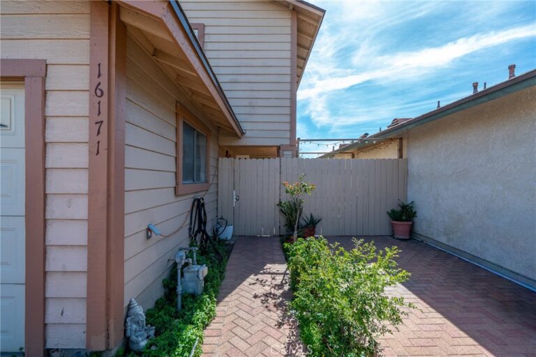 16171 Winterwood, Fontana