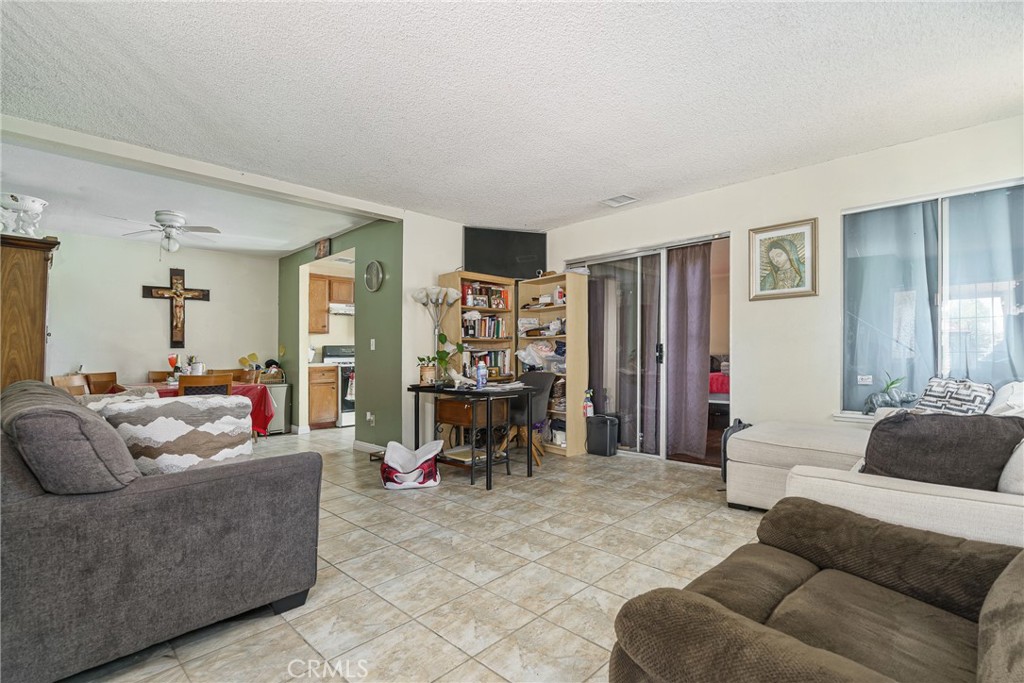 16171 Winterwood, Fontana