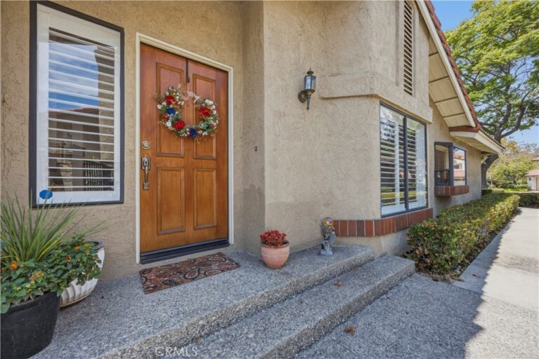 1638 Via Estrella, Pomona