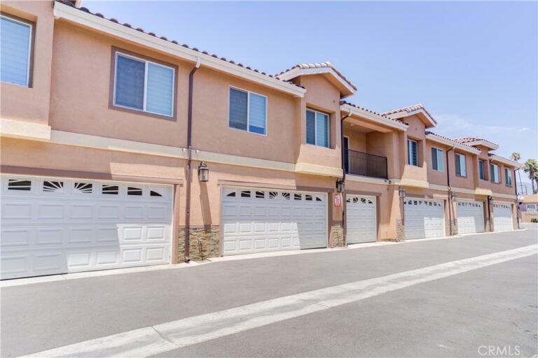 16408 Valencia #115, Fontana