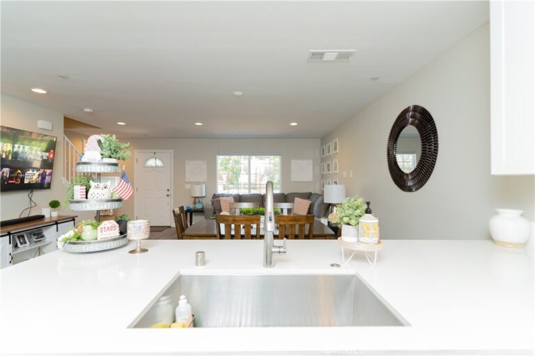 16408 Valencia #115, Fontana