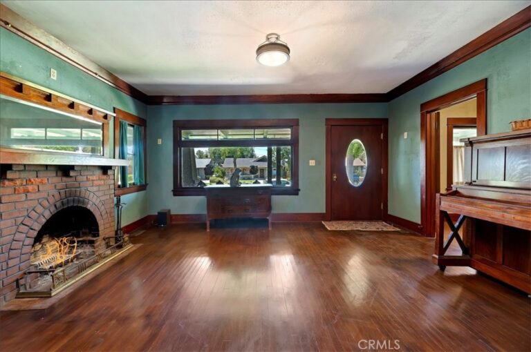 165 E Columbia Avenue, Pomona