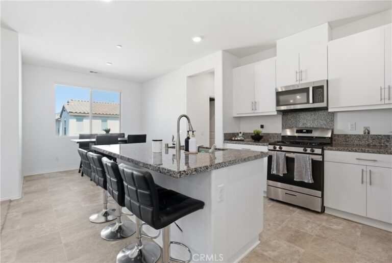 16651 Snowdrop #1, Fontana