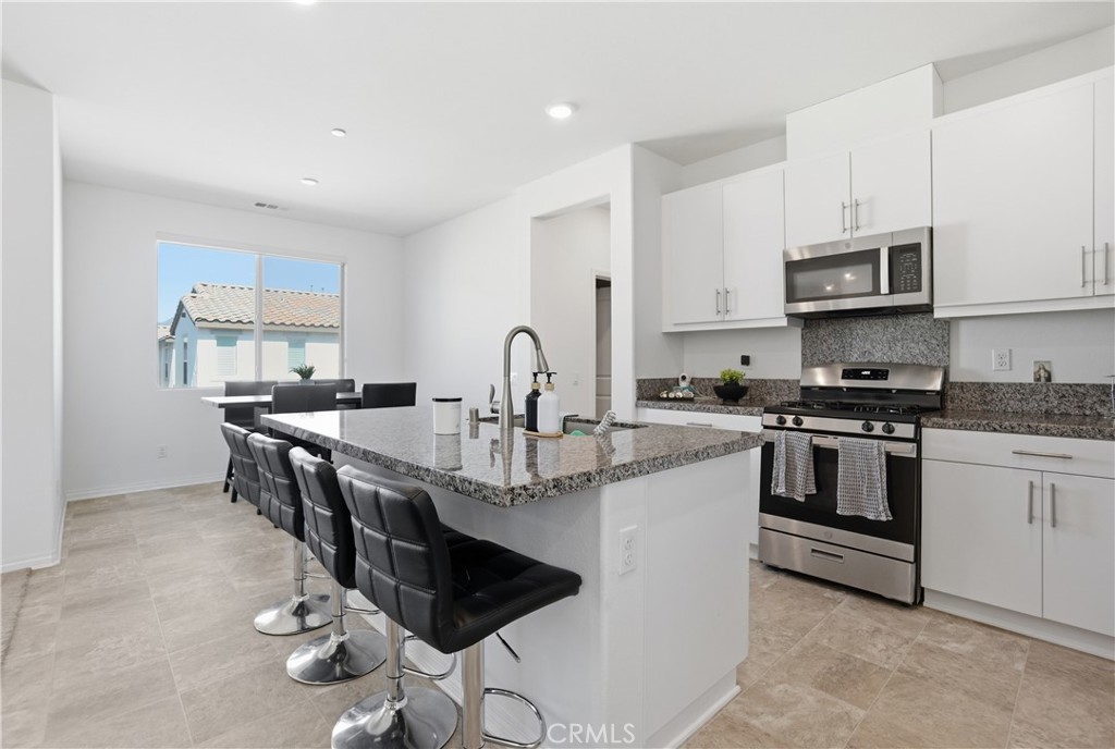 16651 Snowdrop #1, Fontana