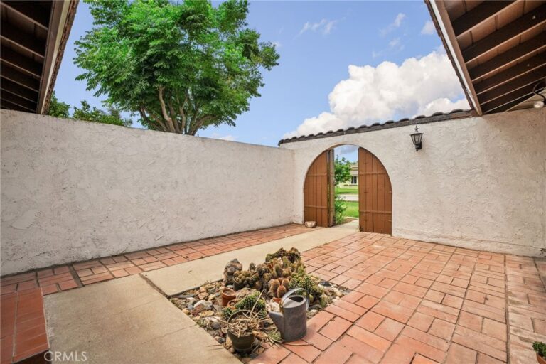 174 Fulton, Upland