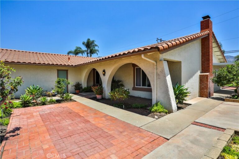 1741 BRANCH OAK Drive, Glendora