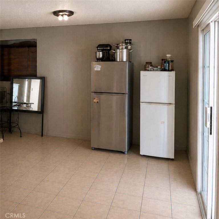 1760 N Date, Rialto