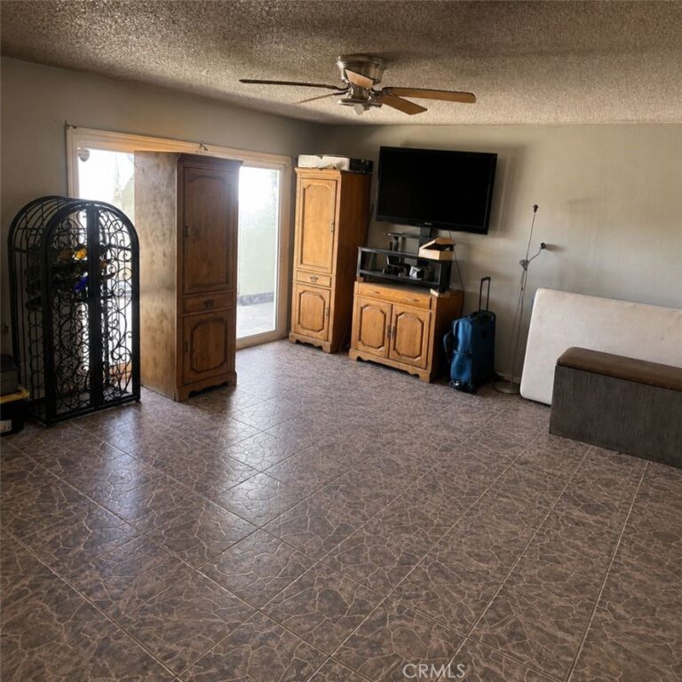 1760 N Date, Rialto