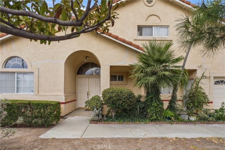 18083 San Jacinto, Fontana