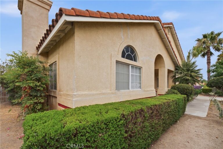 18083 San Jacinto, Fontana