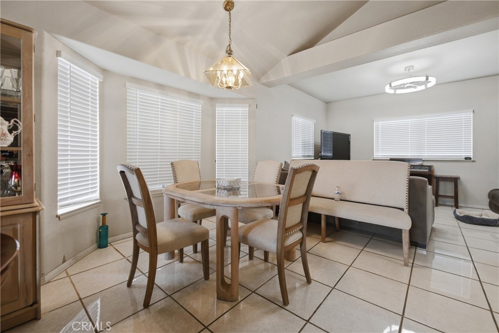 18083 San Jacinto, Fontana