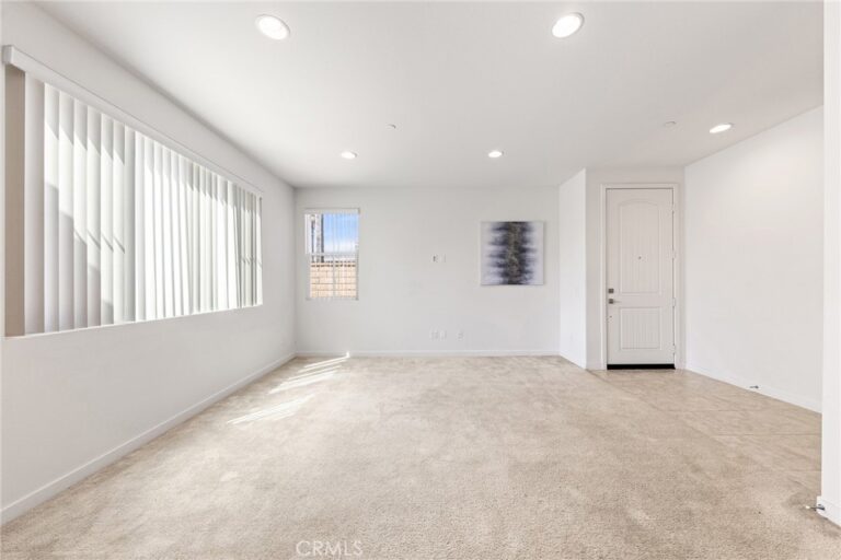 181 Promenade, Pomona