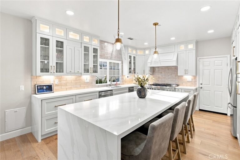 186 W 20th, Upland