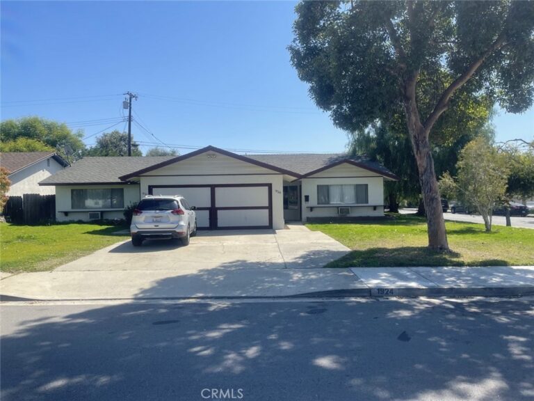 1924 Bobolink Way, Pomona