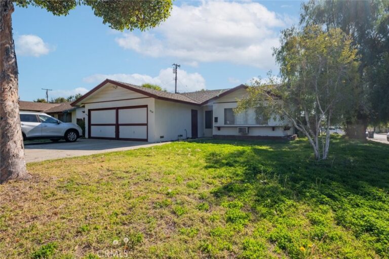 1924 Bobolink Way, Pomona