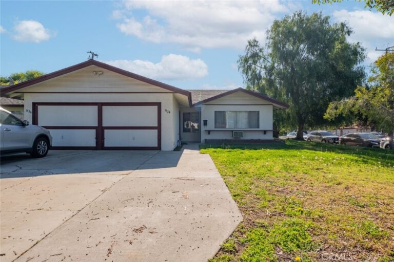 1924 Bobolink Way, Pomona