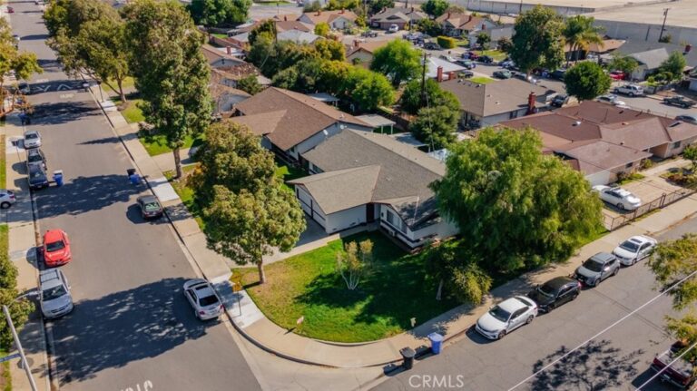 1924 Bobolink Way, Pomona