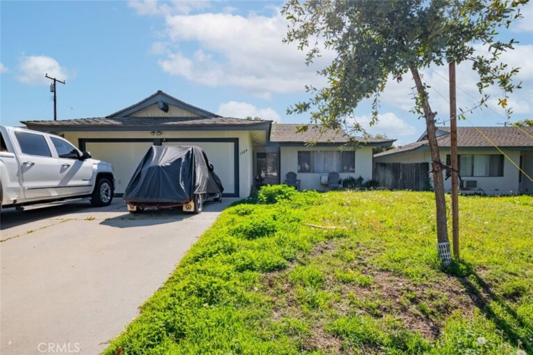 1934 Bobolink Way, Pomona
