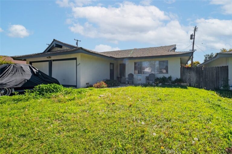 1934 Bobolink Way, Pomona