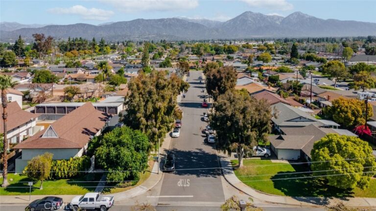 1934 Bobolink Way, Pomona