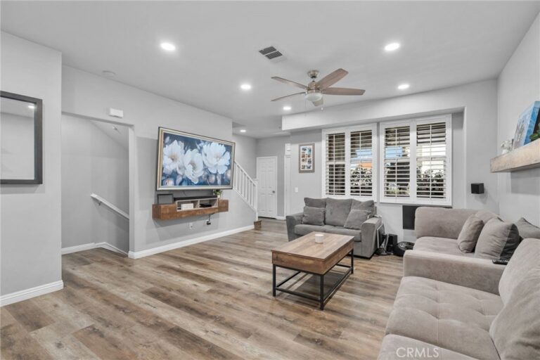 1989 Annandale Way, Pomona
