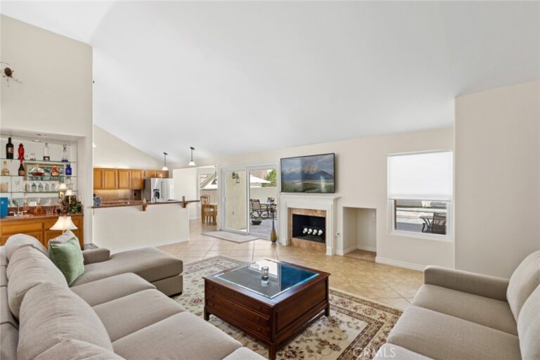2017 Windemere Way, Upland