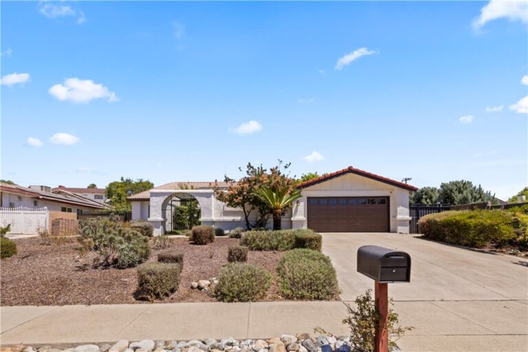 208 Armstrong, Claremont