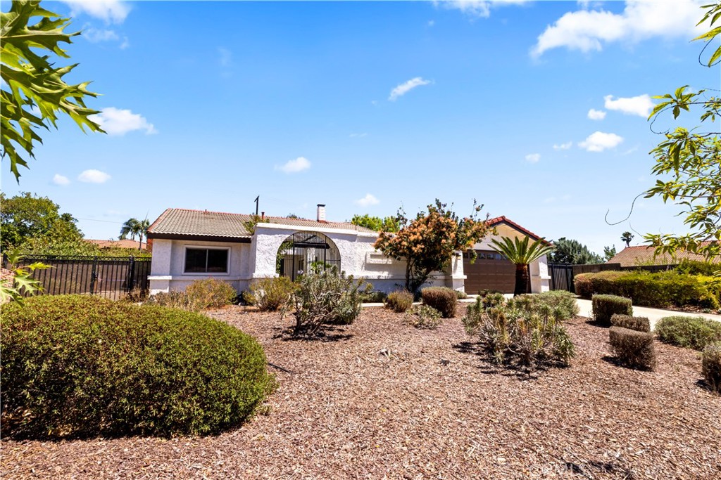 208 Armstrong, Claremont