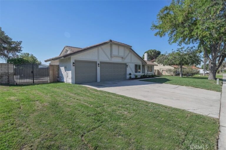 211 W Columbine Avenue, Rialto