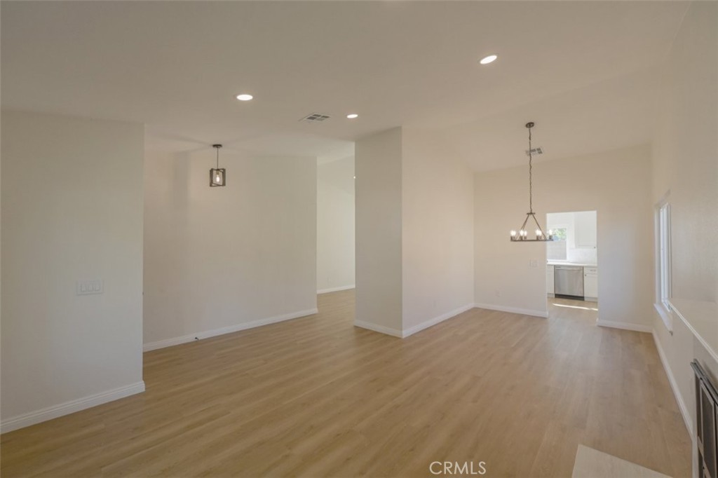 211 W Columbine Avenue, Rialto