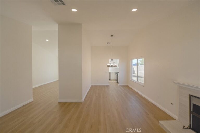 211 W Columbine Avenue, Rialto