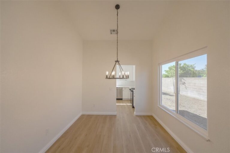 211 W Columbine Avenue, Rialto