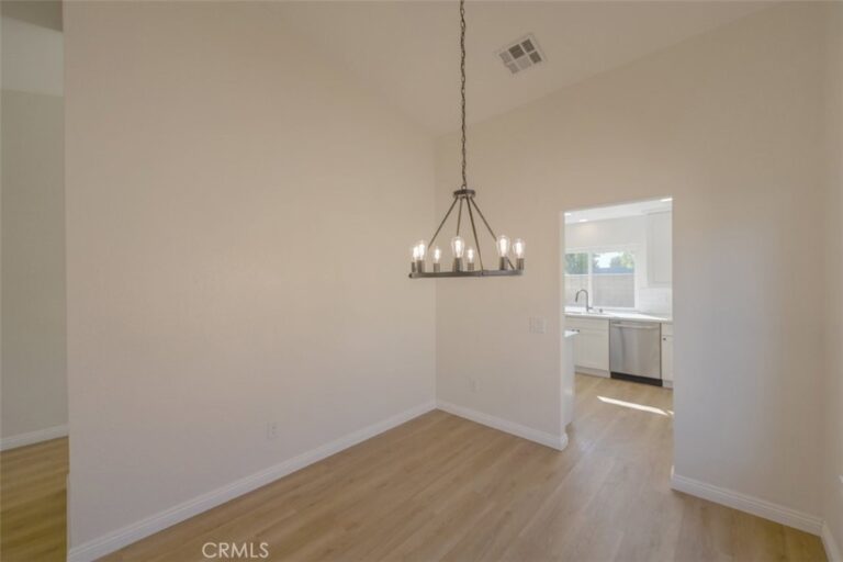 211 W Columbine Avenue, Rialto