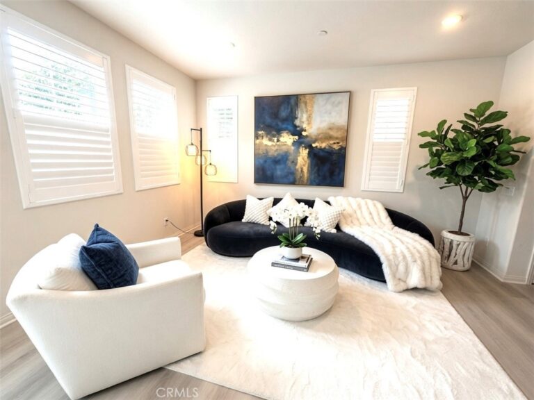 2111 Rio Grande, Pomona
