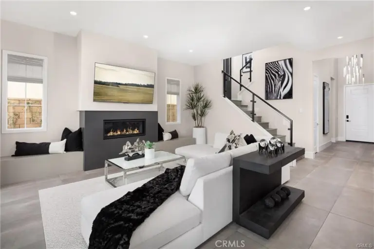 22081 Manarola, Walnut