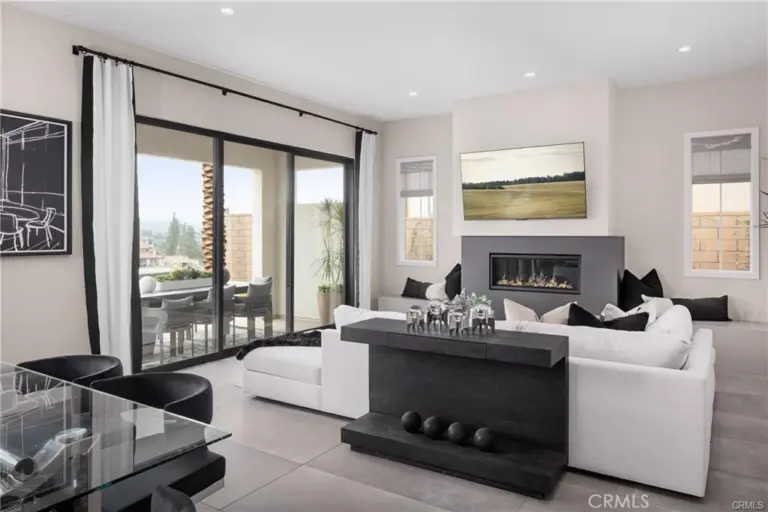 22081 Manarola, Walnut