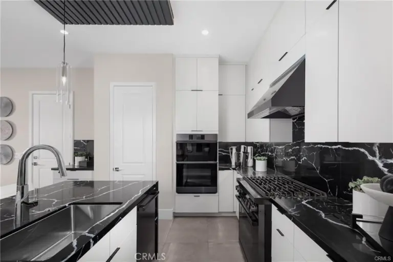 22081 Manarola, Walnut