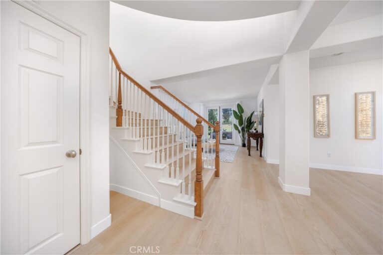 2225 Saratoga Lane, Glendora