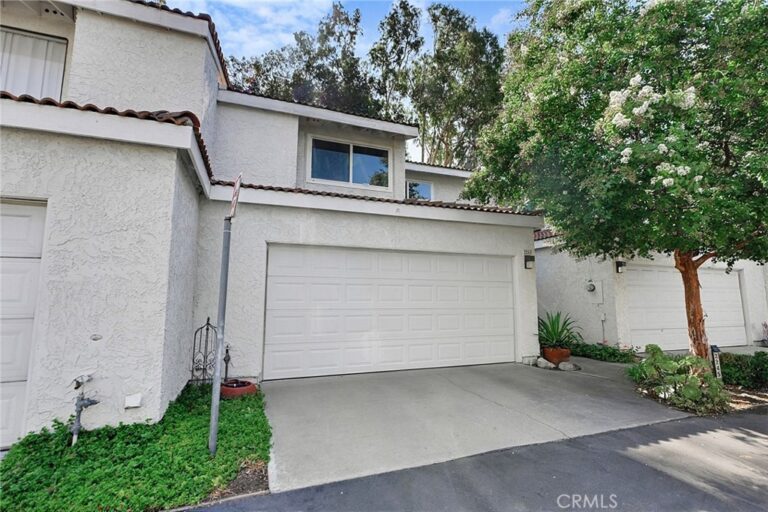 2245 Smoke Tree Lane, Ontario
