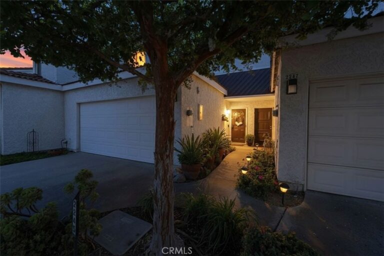 2245 Smoke Tree Lane, Ontario